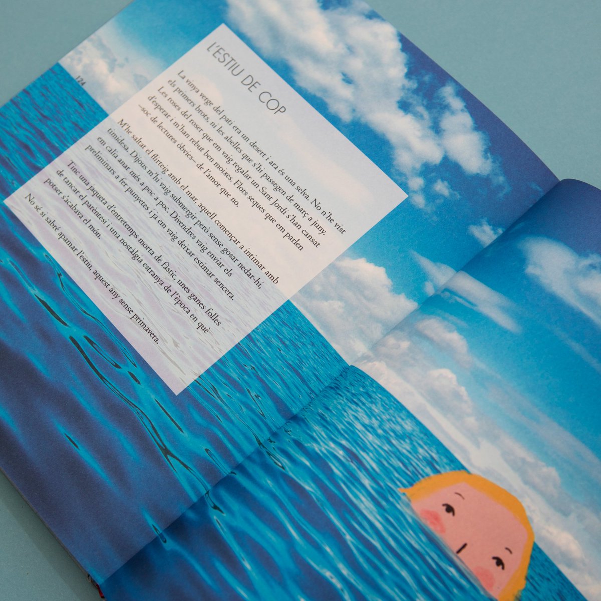 IReadBridge's tweet image. ☀️ Amb aquesta calor sembla que hagi arribat l'estiu de cop, un estiu sense primavera, com del que ens parlen @EvaPiquer i @EvaArmisen a #Comabansdetot, un llibre sobre el món que gira i la il·lusió que perviu mentre som un cos que respira, pensa, tremola i neda.🌊

#Evasions