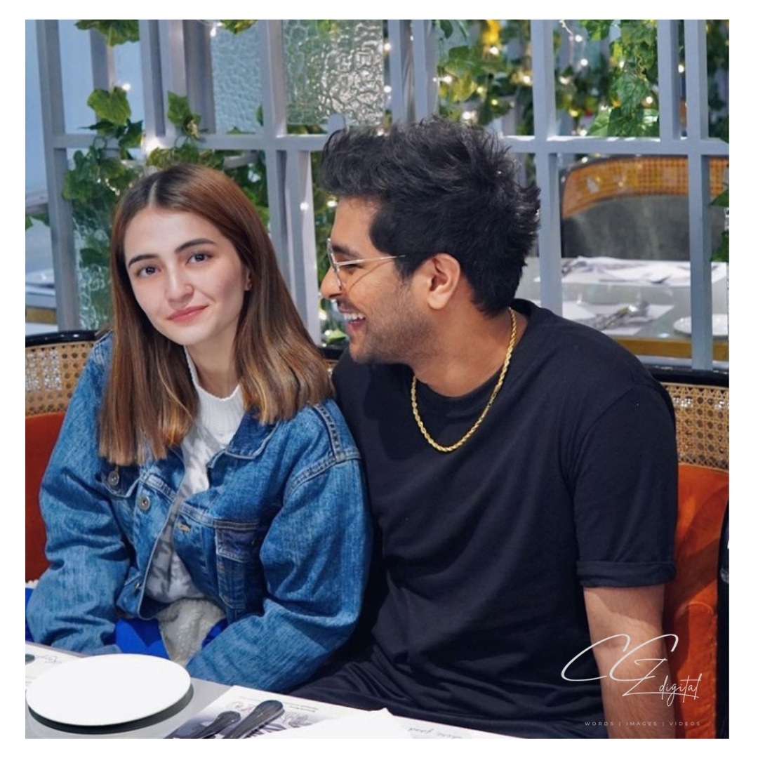 cczdigital's tweet photo. #MeerubAli posted a picture of her with fiance @asimazhar with 11.11 in the caption.
Is it a hint by Meerub or just an angel number? 
#asimazhar #beautifulcouple  #pair #bestjodi #singer #actor #fiance 
#cczdigital https://t.co/Zjd9jSd7tc