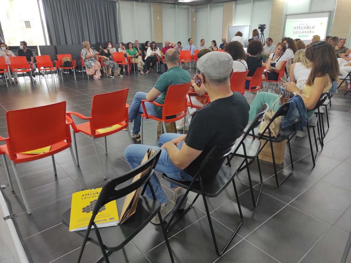 jpaulus77's tweet photo. Hoy en la Jornada final de CqAE (Centros que Aprenden Enseñando)

La ilusión de formar a personas que darán respuesta a los grandes retos de nuestro mundo. 
#innovacion https://t.co/KBu9EU7lld