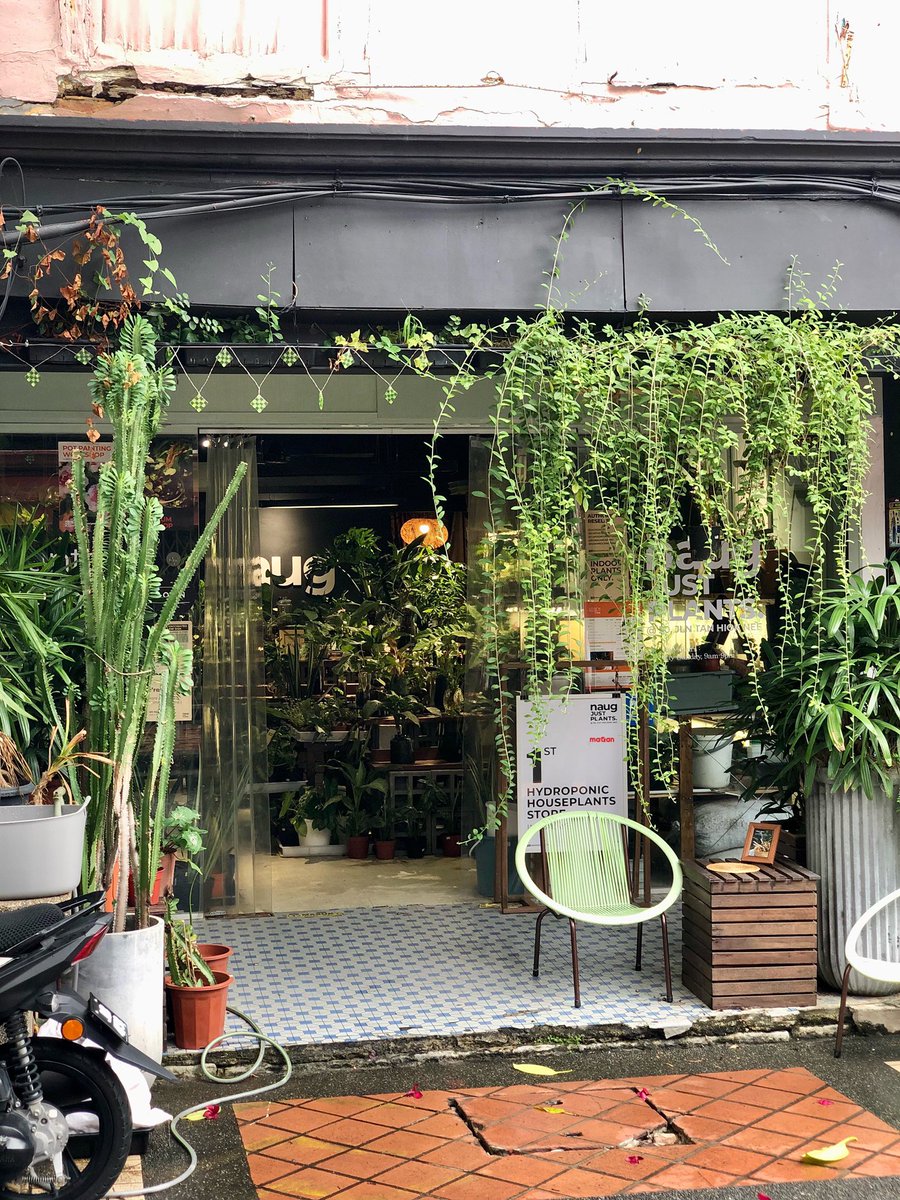 maqanmy's tweet photo. Psstt: Guys kalau kesini jangan ramai-ramai tau sebab seating limited tau. Anyway ambil gambar disini ialah perkara wajib. Cantik kot!
.
🍽Knock by Naug 
📍 No 50, Jalan Tan Hiok Nee, Bandar Johor Bahru
⏰10:00 AM - 6:00 PM
.
Instagram Knock by Naug,
https://t.co/qiXMQmf44X https://t.co/KwJDAZe3ok
