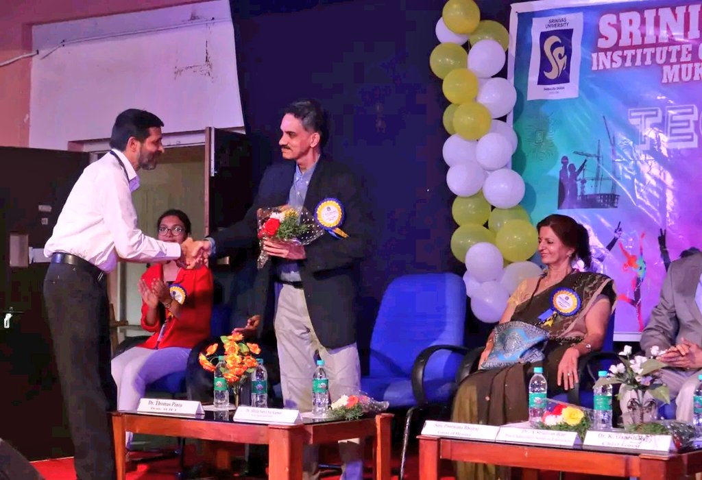 TechYuva's tweet photo. Address by Dr. Jillella Satya Sai Kumar (Pro Vice Chancellor, Srinivas University) at "Tech Yuva 22" organised by Srinivas University Institute of Engg & Tech, SUIET, Mukka, Mangaluru.
#TechYuva #TechYuva22 #SUIET #SrinivasUniversity #Mukka #Mangaluru #TechFest #Mangalore https://t.co/GnUsRpIJzC