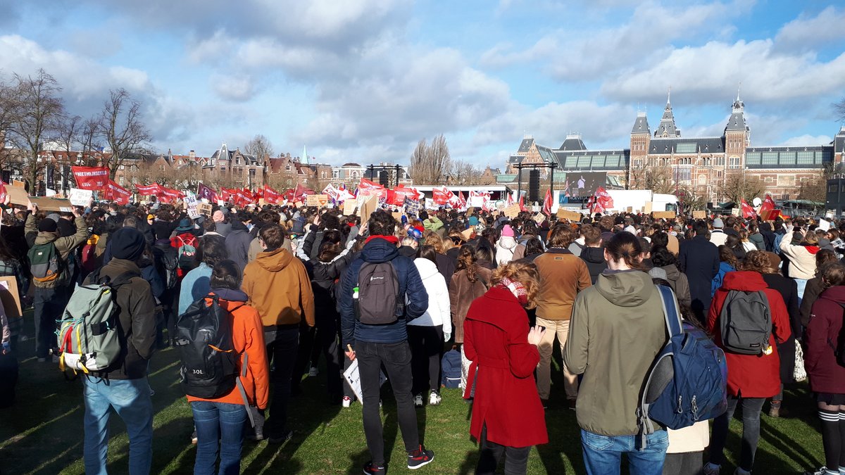 De Landelijke Studentenvakbond weigert nog langer met de minister van Onderwijs over de studiefinanciering praten. De vakbond nodigt hem uit om zaterdag naar het protest in Amsterdam te komen.
observantonline.nl/Home/Artikelen…