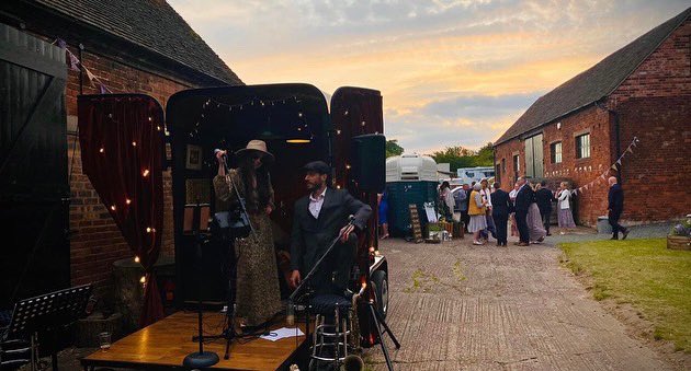 gemmasutton1's tweet photo. This weekend of Jubilee Gigs. 11 sets in 5 places over 4 days. Still recovering! #thevb5s #thevb3s #thevoicebox https://t.co/stgSZjXui4