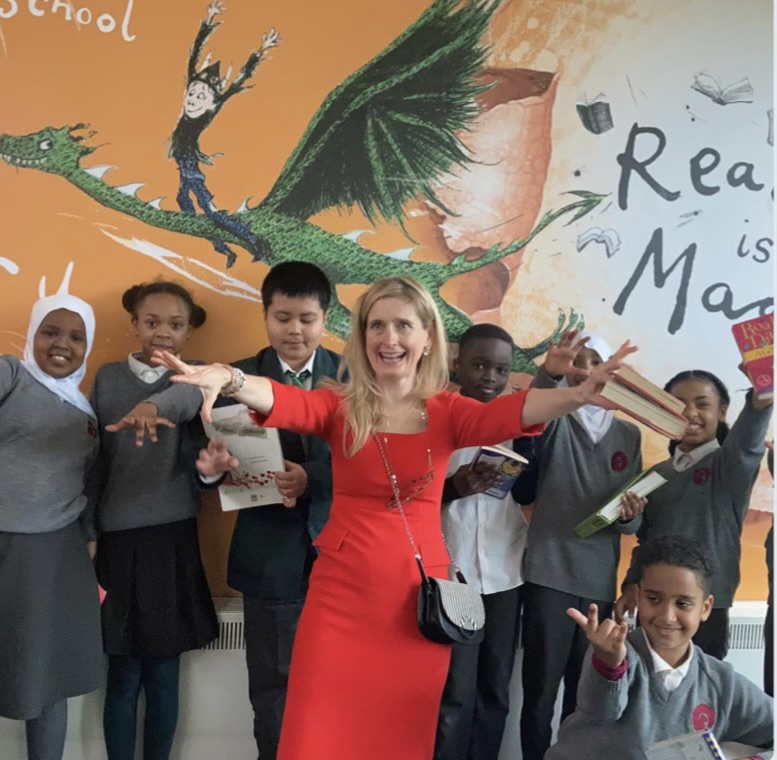 CressidaCowell's tweet image. Today my @UKLaureate #lifechanginglibraries report is released, showing the truly transformative impact the libraries have made in the whole school. You can read here: booktrust.org.uk/news-and-featu…