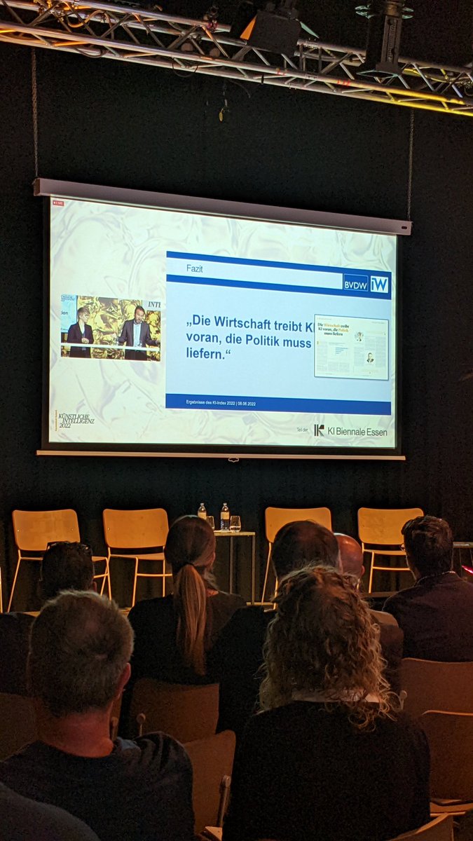 #KuenstlicheIntelligenz ist kein Selbstläufer! @alexkiock (<a href="/BVDW/">BVDW</a>) mit <a href="/V_Demary/">Vera Demary</a> (<a href="/iw_koeln/">Institut der deutschen Wirtschaft</a>) bei der Vorstellung des KI-Monitors 2022 (Liveschalte vom <a href="/handelsblatt/">Handelsblatt</a> KI Summit auf dem #datasummit). #digitalexperten #datasummit22 #artificialintelligence