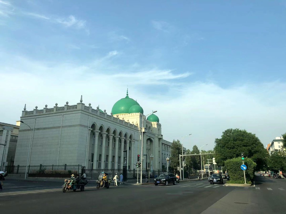 SuZhang2021's tweet photo. I'll say inclusiveness is the most valuable merit of a great city. And this is Beijing. https://t.co/QXCrUOcMaA