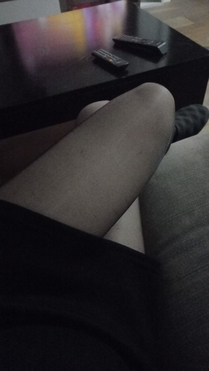 melisa8009's tweet photo. Çorabımı yırtmak ister misin 😉😋 https://t.co/pHDaXnSc8U