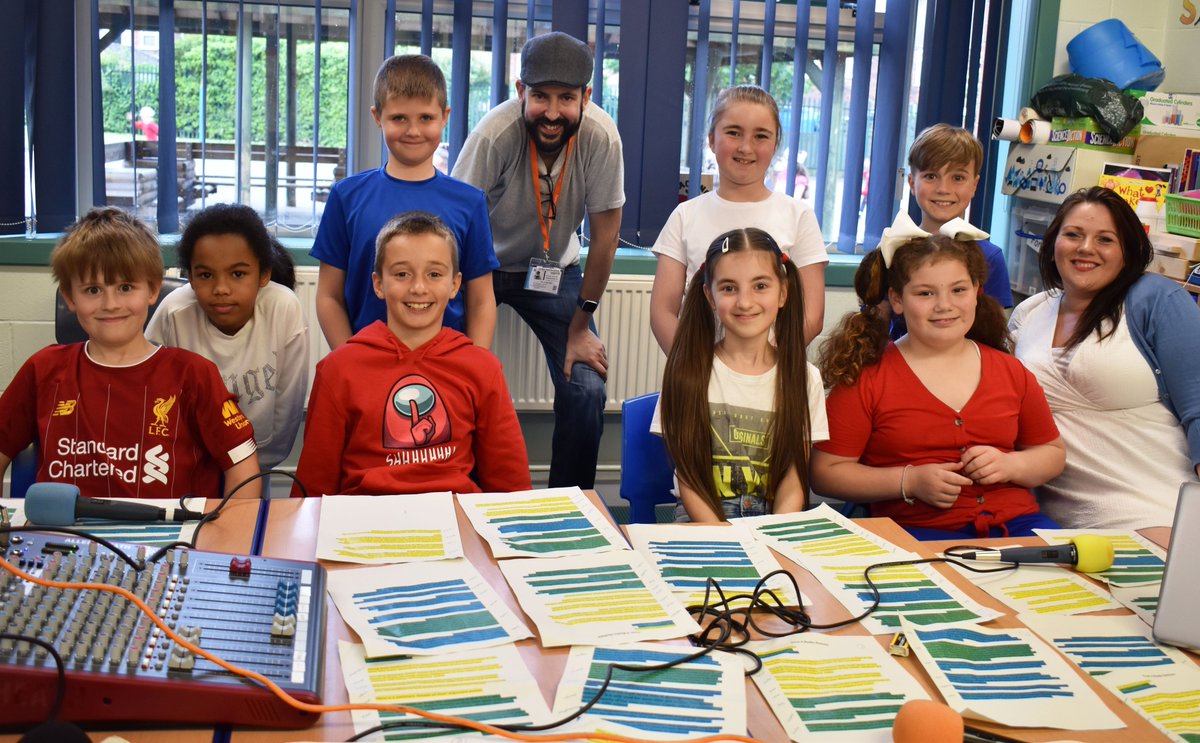 NathanBlackMC's tweet photo. Not long now until the #monarchy debate carried out with @carlton_road academy pupils is broadcast on @endeavourfm! Listen in from 8am tomorrow morning on 107FM or at https://t.co/I3ci3IbKAE 📻🤩#TeamVoyage https://t.co/NHWeTMMNAi