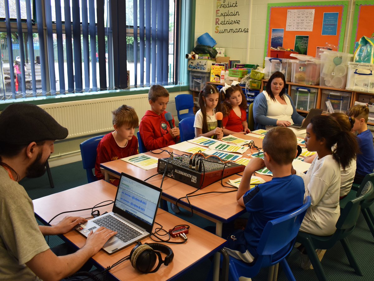 NathanBlackMC's tweet photo. Not long now until the #monarchy debate carried out with @carlton_road academy pupils is broadcast on @endeavourfm! Listen in from 8am tomorrow morning on 107FM or at https://t.co/I3ci3IbKAE 📻🤩#TeamVoyage https://t.co/NHWeTMMNAi