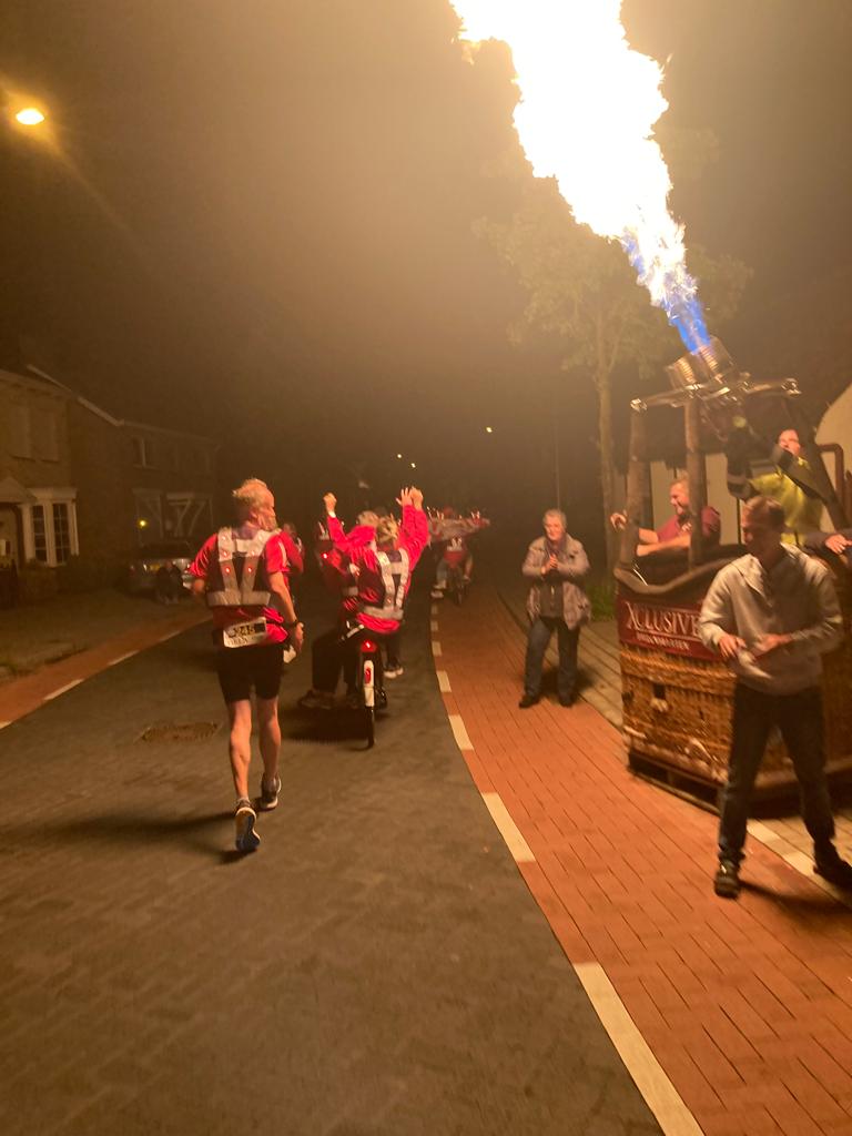 HAAGAtletiek's tweet photo. Het Roparunteam van HAAG Atletiek is maandag met een knalfeest op de Coolsingel gefinisht na 48 uur hardlopen door zon, wind en heel veel regen. Alles voor het goede doel: geld inzamelen voor mensen met kanker. Jij kunt ook nog bijdragen: https://t.co/1WdJDoTB0e https://t.co/cXprBgE3nR