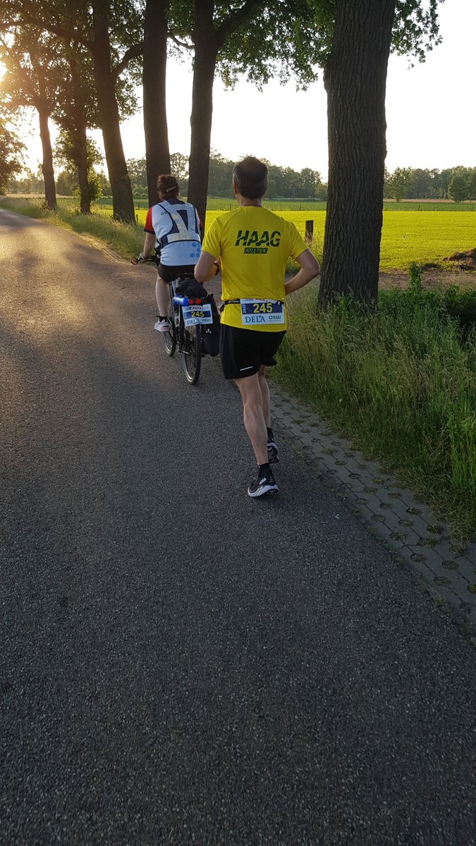 Het Roparunteam van HAAG Atletiek is maandag met een knalfeest op de Coolsingel gefinisht na 48 uur hardlopen door zon, wind en heel veel regen. Alles voor het goede doel: geld inzamelen voor mensen met kanker. Jij kunt ook nog bijdragen: roparun.nl/nl/teams/alle-…