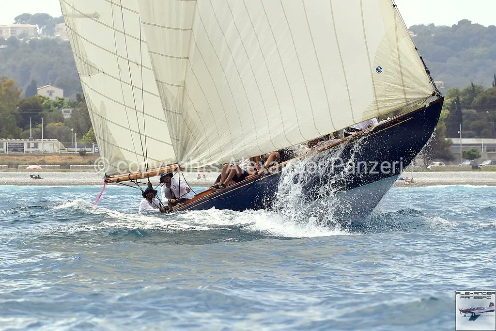 AlexPanzeriFoto's tweet photo. Day 3:

https://t.co/p2fhVD81fO

#Sport #Sail #Sailing #LesVoilesAntibes #OldSail #Classic #Yachts #SocietedesRegatesdAntibes #hillrobinson #PortVauban #Edmiston #codezerosportswear #NautiBanque https://t.co/JhE4EDDsX6