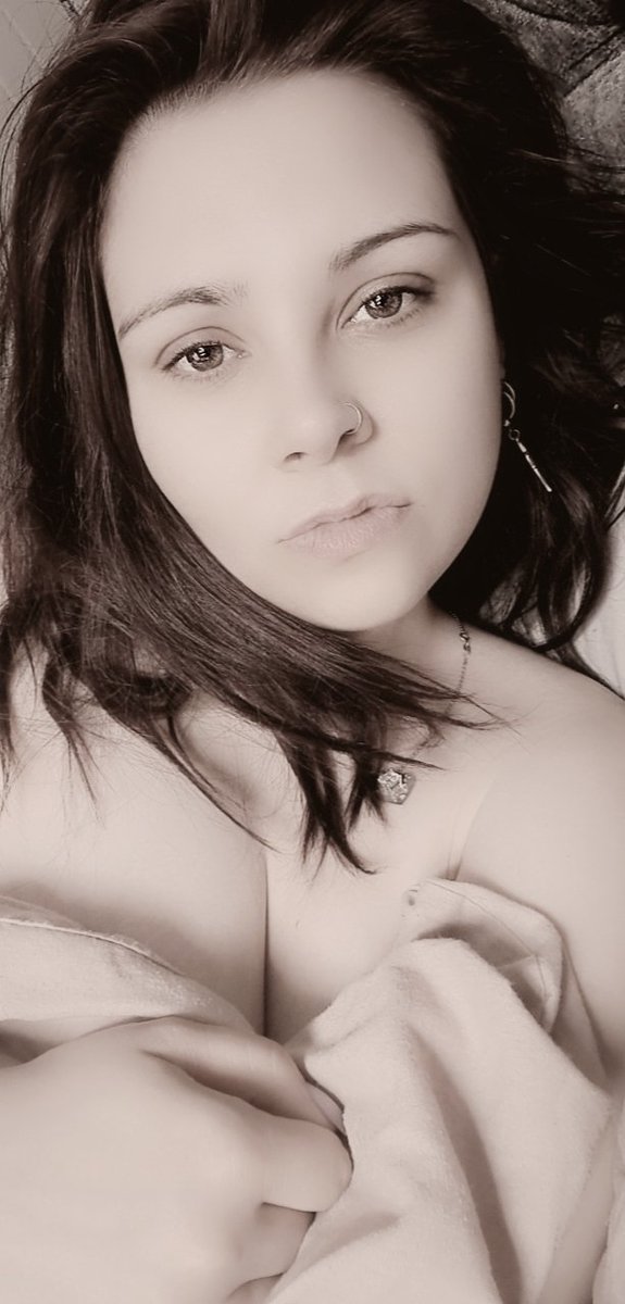RagingPrincess9's tweet photo. Wake up with determination and go to bed with satisfaction ❤️ #wakeupandmakeup #newday #girl #nomakeup #freshfaced #gooddreams #determination #satisfaction #bed #gamergirls #girlgamers #pcgamer #woman https://t.co/pjhso8YUQD