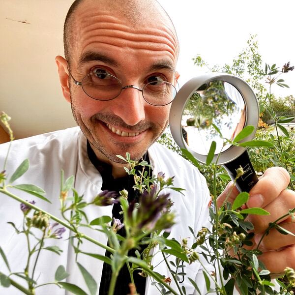 Heute bereichert Dr. Mark Benecke die Referentenliste unserer #Ringvorlesung mit der <a href="/HTWKLeipzig/">HTWK Leipzig</a>. Wir starten um 17:15 im Audimax. Es wird nicht gestreamt! Foto: benecke.com