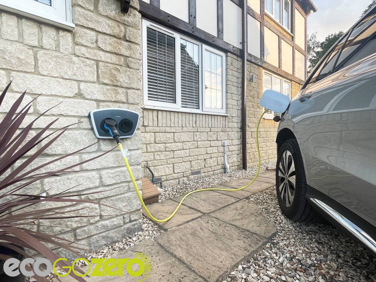 TeamECO_DG's tweet photo. BriXcell is the innovative #EVCharging solution needed within the construction industry.
#EcoV's BriXcell construction pack helps housebuilders and developers meet regulations by enabling quick and easy installation of the EV charging infrastructure into new builds. https://t.co/30XAB62QYN
