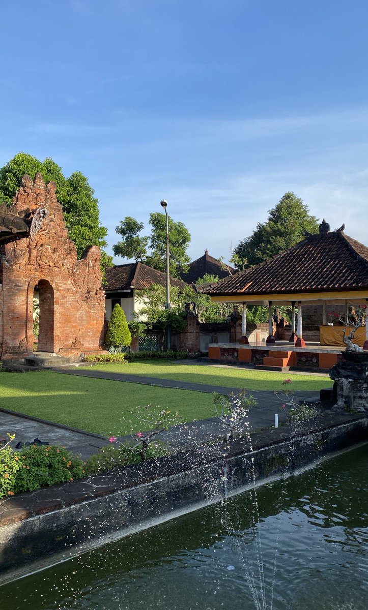 JungAtik's tweet photo. Rahajeng rahina galungan https://t.co/9VZ8zhhmfv