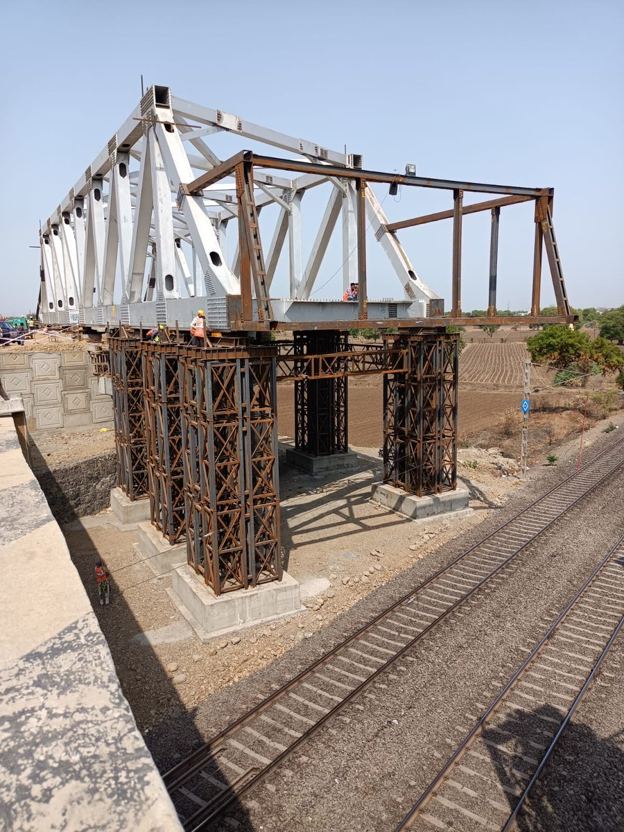 ShivajiIRTS's tweet photo. Central Railway Strengthening Infrastructure through Integrated Blocks @BhusavalDivn 
➖Launched Open Web Girder for 4-lane Maharashtra Gujarat Highway on Bhusawal - Badnera section.
➖ Replaced worn out Rails &amp; Fittings of Special Diamond near Bhusawal C cabin.
@RailMinIndia https://t.co/3rKL4uZ5Xd