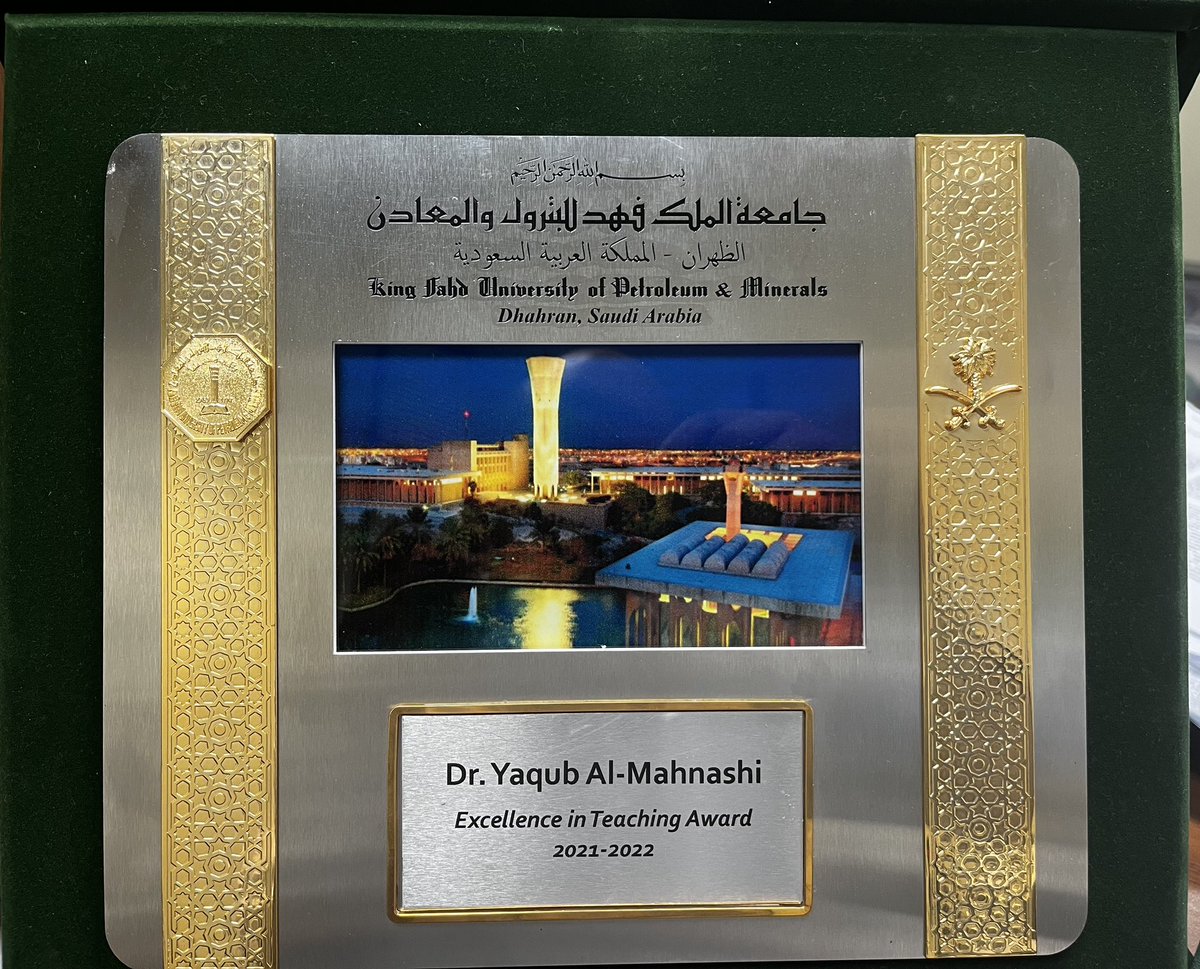 ymahnashi4's tweet photo. بفضل من الله وتوفيقه ومن ثم دعم أسرتي المباركة والاساتذة الزملاء وطلابي الأعزاء حصلت على جائزة التميز في التدريس من كلية الهندسة والفيزياء بجامعة الملك فهد للبترول والمعادن، وأسأل الله أن يبارك في العمل https://t.co/TNk6G7AqTo