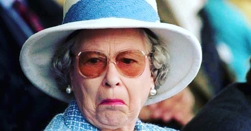 maxkava's tweet photo. @andtrap ma no, le royalties che la regina Elisabetta mi ha versato per la #kavaface https://t.co/KX7dbIpkRt