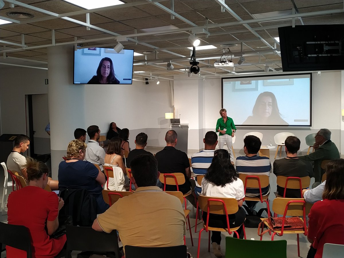 La visión de Ana Junyent, entrenadora de fútbol, actualmente sólo son seis entrenadoras en la Liga Primera Iberdrola de la <a href="/rfef/">RFEF</a>, durante la intervención de Gemma Riu de <a href="/EsportsCluster/">Andorra Esports Clúster</a> en la #jornadamgee