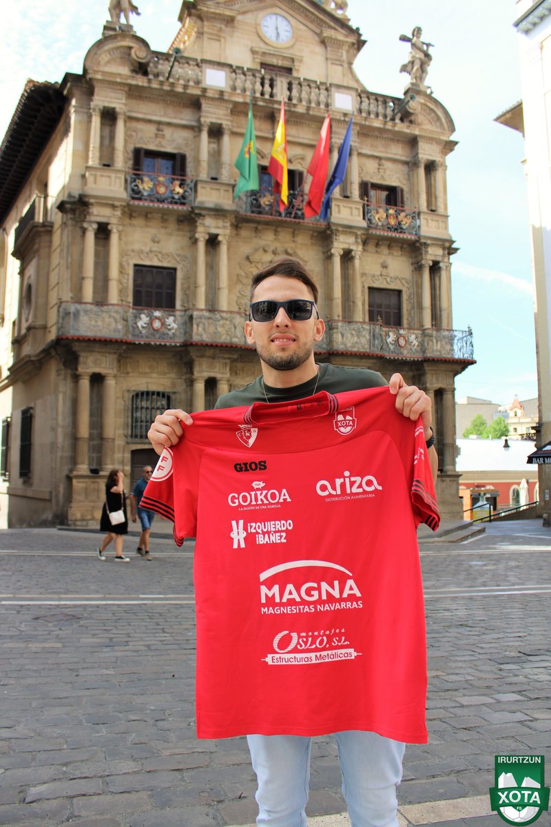 🥰 Jhonatan seguirá vinculado a #OsasunaMagna hasta 2024. Un club y una ciudad en la que seguir formando parte de nuestra familia.

"Me encanta #Pamplona como ciudad. Tiene un ambiente de familia, lleno de parques y de plazas. Me siento muy bien aquí".

🔗 xota.es/linhares-ampli…