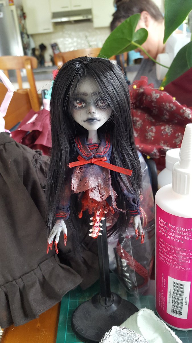 ELJulian3000's tweet photo. How does you celebrate completing a first draft of a novel/novella? ๐๐
I like to make dolls of my main characters โบ๏ธ
#WritingCommunity #AuthorsOfTwitter #horrorauthor #writersoftwitter #dollcustomizing https://t.co/g75Ge2svuZ