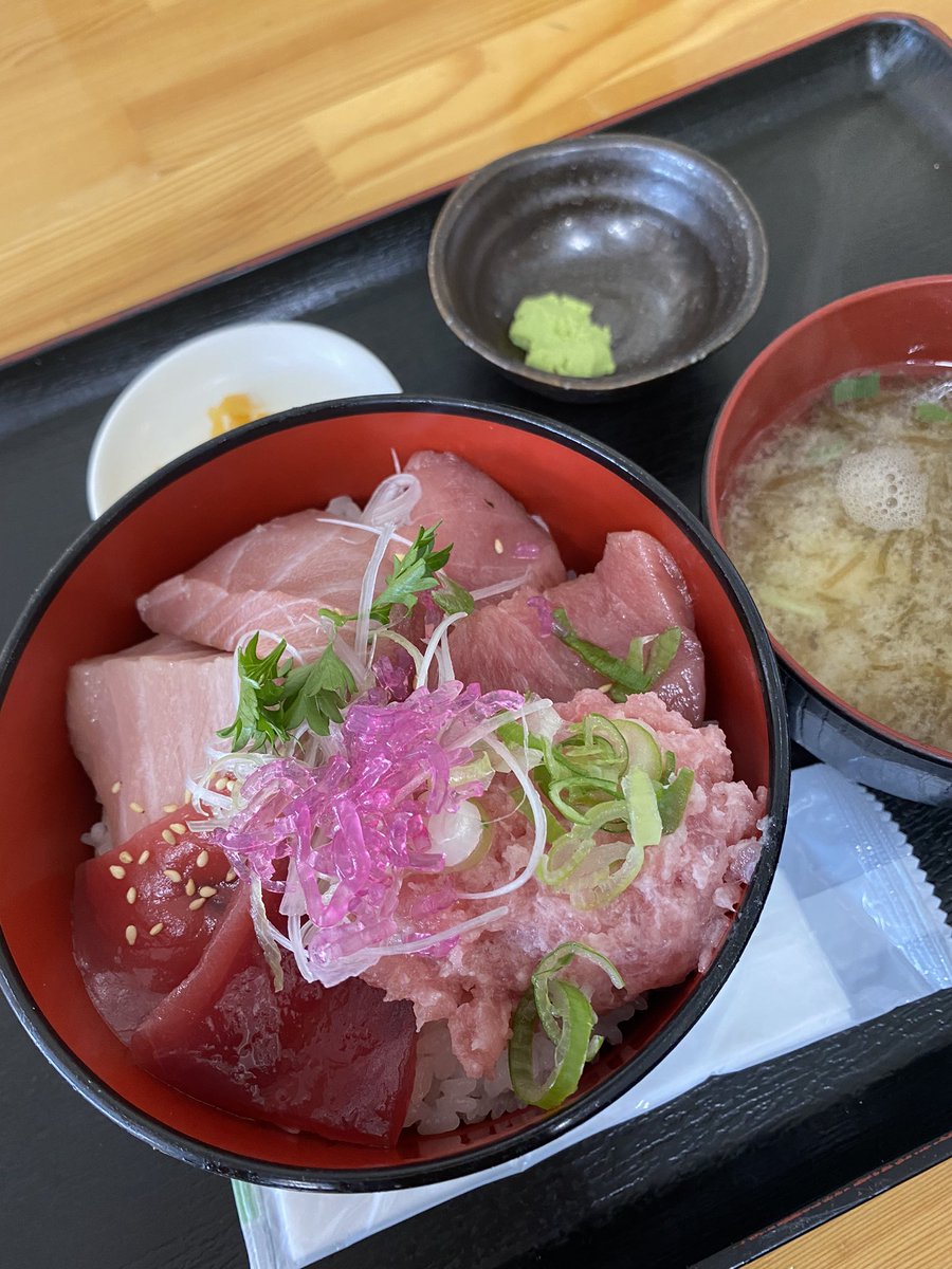 Phase5161969's tweet photo. 先日のオフにゆうだいと酒田市に行ってきました！
最高の気分転換になりました😊
つぎは庄内町か鮭川村に行きたいと思います！

#モンテディオ山形
#酒田市
#35市町村アンバサダー 
#庄内地域
#さかた海鮮市場
#山居倉庫 https://t.co/9J0qYsok3D