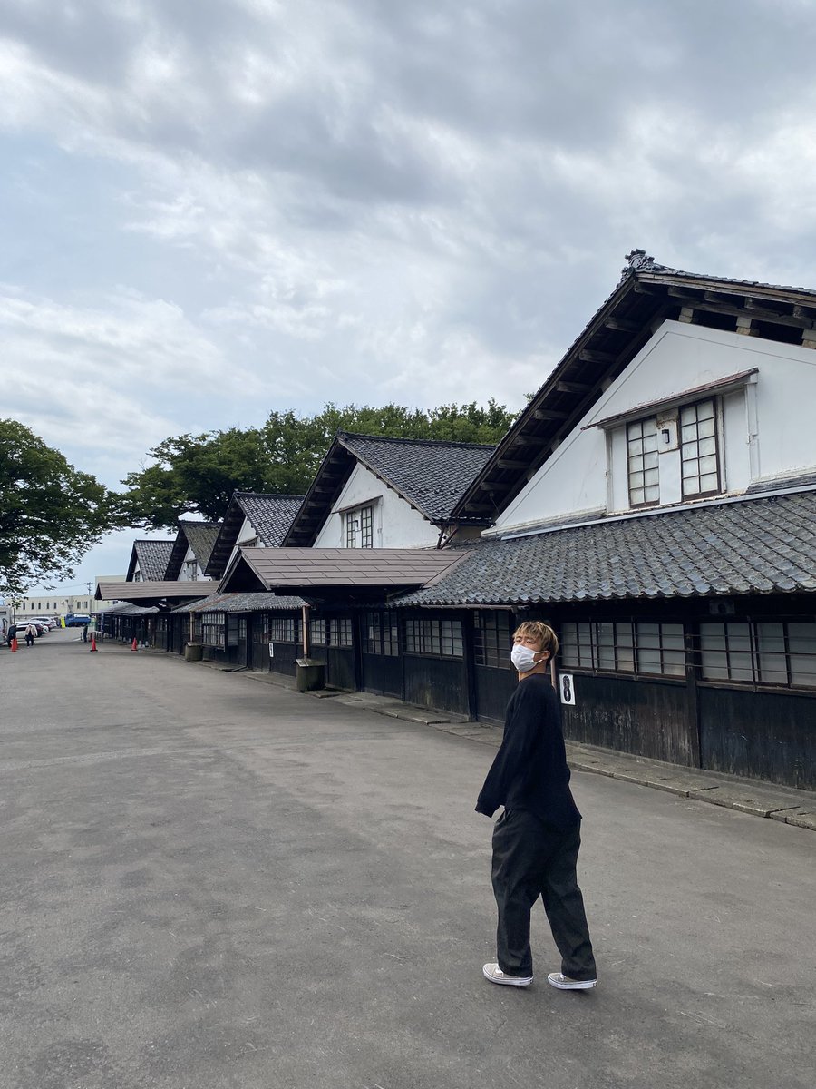 Phase5161969's tweet photo. 先日のオフにゆうだいと酒田市に行ってきました！
最高の気分転換になりました😊
つぎは庄内町か鮭川村に行きたいと思います！

#モンテディオ山形
#酒田市
#35市町村アンバサダー 
#庄内地域
#さかた海鮮市場
#山居倉庫 https://t.co/9J0qYsok3D