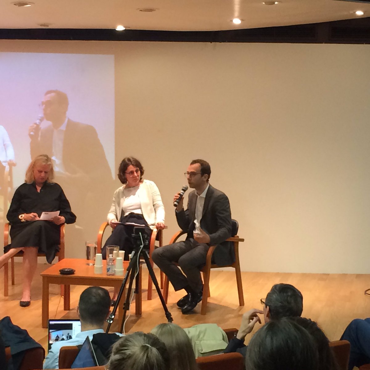 RCE_infos's tweet photo. Ouverture du Forum pour une #EuropeCreative - Jérémie Kessler @LeCNC rappelle les priorités du @LeCNC dans le cadre de la présidence française du Conseil de l’UE : défense des actifs culturels stratégiques, responsabilité sociale des acteurs... #PFUE2022 https://t.co/7Dpi6reMDr