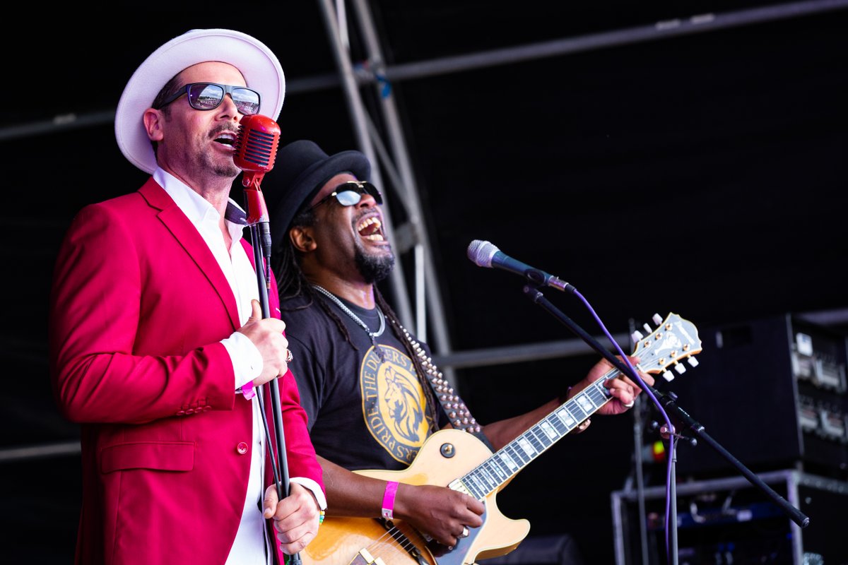 Royal_Greenwich's tweet photo. Tyber and Pete from @TheDualers brought in the crowds at Royal Greenwich Together 22!🎶

Tell us about your experience at our #RGsummer #PlatinumJubilee events at https://t.co/camblSbOYx https://t.co/tNEdyEGwmE