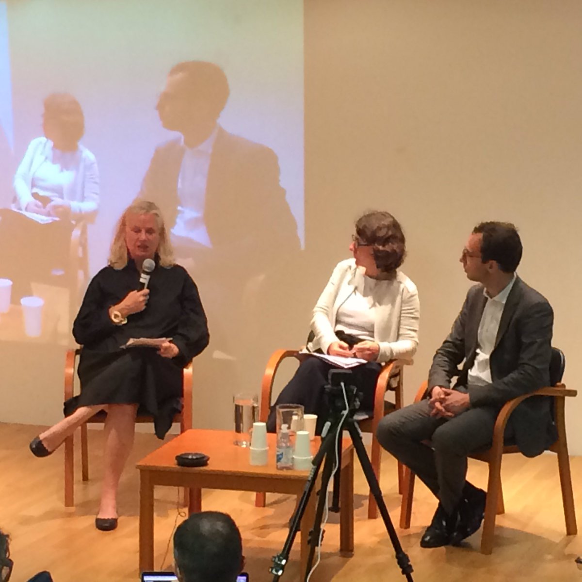 RCE_infos's tweet photo. Ouverture du Forum pour une #EuropeCreative - Barbara Gessler @europe_creative - DG EAC Commission européenne rappelle le contexte européen : conséquences de la pandémie qui ne sont pas encore toutes visibles, conflit en Ukraine... https://t.co/DafYs3HPYW