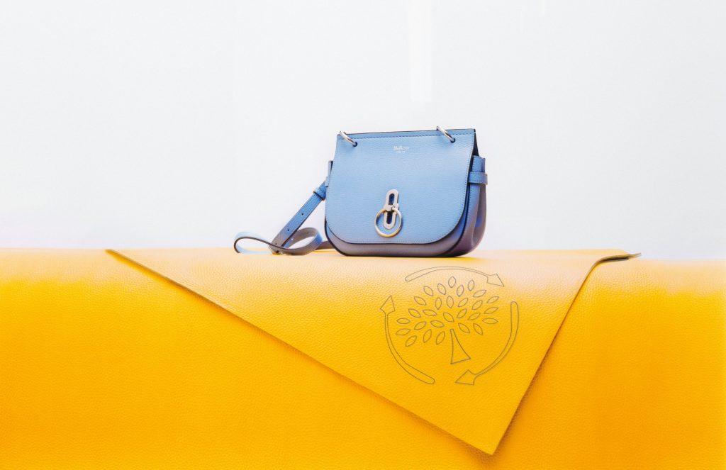 Drapers's tweet image. @MulberryEngland has become the latest luxury brand to start adding digital IDs to its leather goods, in a bid to encourage verifiable resale of its products. bit.ly/3xuUwUY

#Mulberry #digitaltags #IDs #leathergoods #accessories #handbags #bags #fashion #retailer