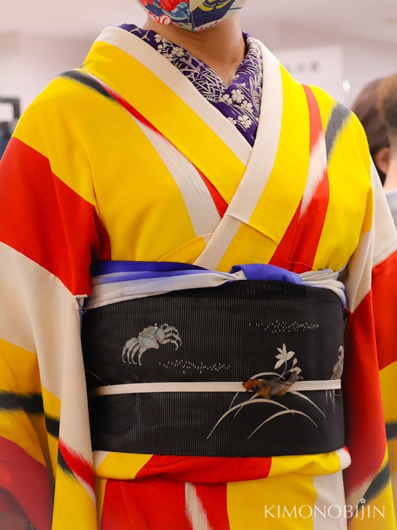 暑くてバテそうな時、カニ柄の帯をしてる人に遭遇し癒された🦀🐟🏖