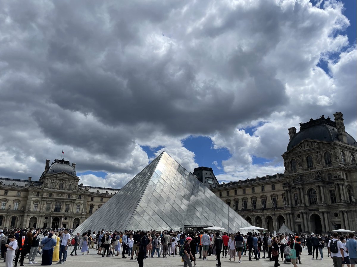 Greetings from the City of Light #LoveParis 😘