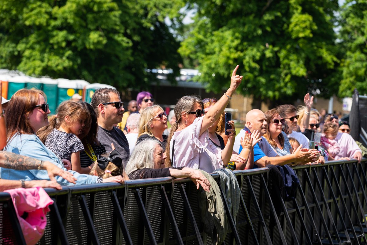 Royal_Greenwich's tweet photo. Tyber and Pete from @TheDualers brought in the crowds at Royal Greenwich Together 22!🎶

Tell us about your experience at our #RGsummer #PlatinumJubilee events at https://t.co/camblSbOYx https://t.co/tNEdyEGwmE