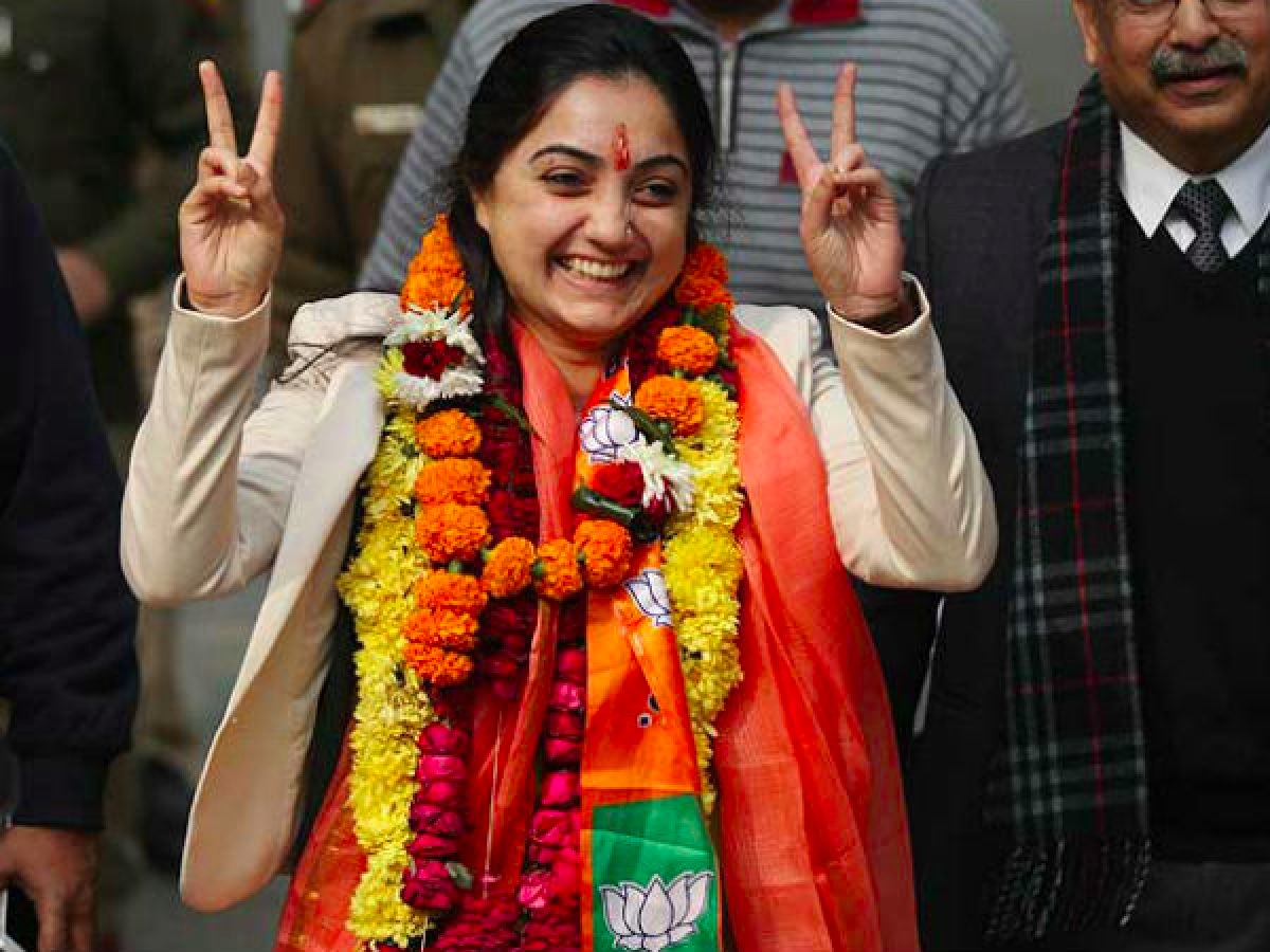 BattaKashmiri's tweet photo. एक नारी सब पर भारी। https://t.co/5niCailWvS