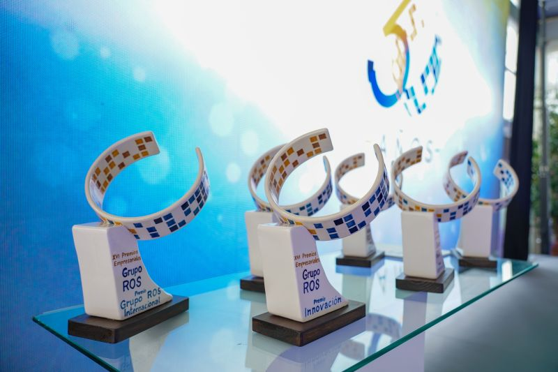 MarioCeldran's tweet photo. Hace unas semanas tuve el honor de acudir a la XVI entrega de los #PremiosRos de @Grupo_ROS en #Badajoz, un punto de encuentro para empresarios y emprendedores.

Pudimos entregar el premio de #BuenasPrácticas en la #formación del talento local a @albatrosgrupo 💪 https://t.co/rV8DZ5ZEGH