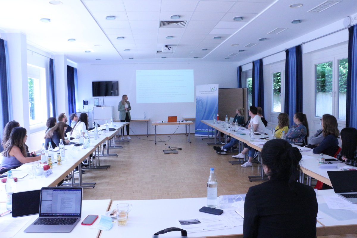 Vielen Dank an <a href="/pierenkempers/">sarah</a> (<a href="/iw_koeln/">Institut der deutschen Wirtschaft</a> ), Dr. Sascha Krannich (<a href="/jlugiessen/">Universität Gießen</a> ), Philipp Rack (<a href="/giz_gmbh/">GIZ</a> ), <a href="/Carola_Stapper/">Carola Stapper</a> und Dr. Junmin Li (<a href="/WiSoUniCologne/">WiSoFakultät_UniKöln</a> ) für die interessanten Vorträge bei unserem Seminar zum Thema „Migration aus wirtschaftspolitischer Perspektive“.