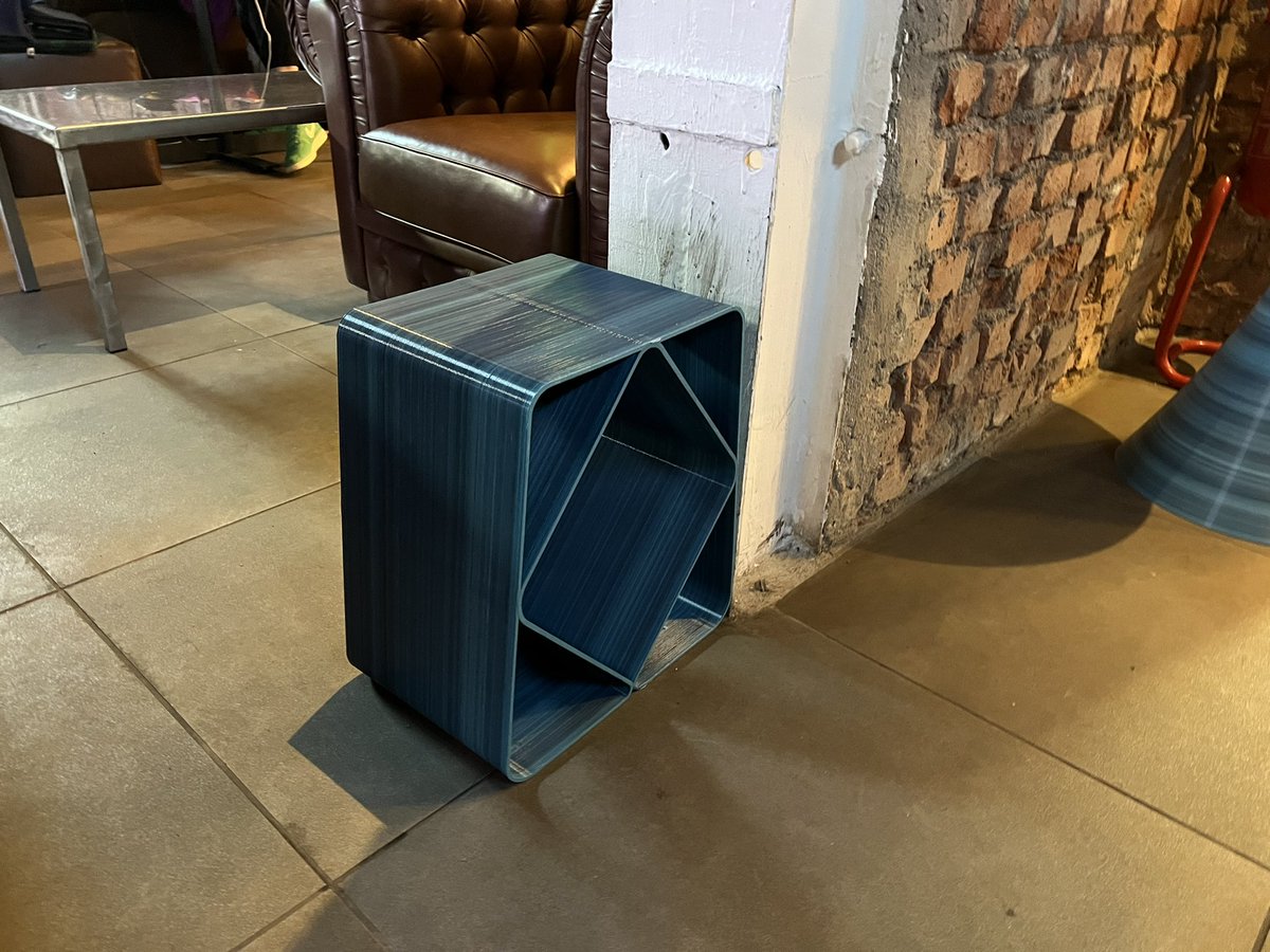 yutaro_nakajima's tweet image. トルトーナの会場の1つにあった3Dプリント家具たち。普通に置いて使われてるのはいいんだけど、安っぽさは否めず、サローネの展示してならもう一捻り欲しかったな。
#MilanDesignWeek2022 #3Dprinting