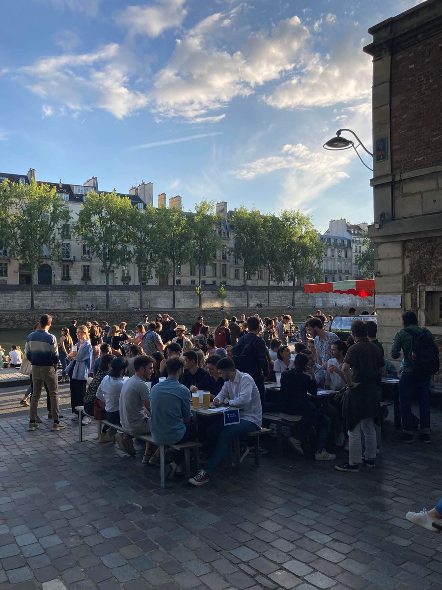 A few pictures of last week TSE Alumni Afterwork in #Paris!
Thank you all for coming, TSE alumni but also <a href="/TSEinfo/">TSE</a>  students, it was such a great time together😀
Our next afterworks will be in #Toulouse and in #Brussels on June 16! 🥳