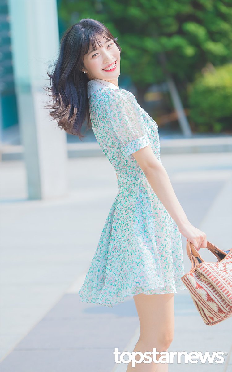 퇴근길에 화보 찍으시는 분..🥹💚
#조이 #JOY <a href="/RVsmtown/">Red Velvet</a>