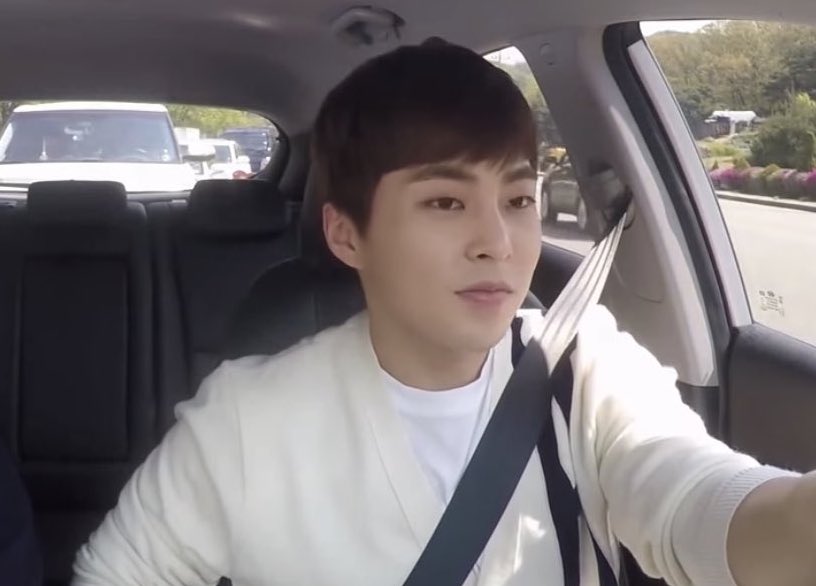 xiuminlooks's tweet photo. Xiumin driving &amp; driving us crazy💘 https://t.co/i5U2kzpeZh