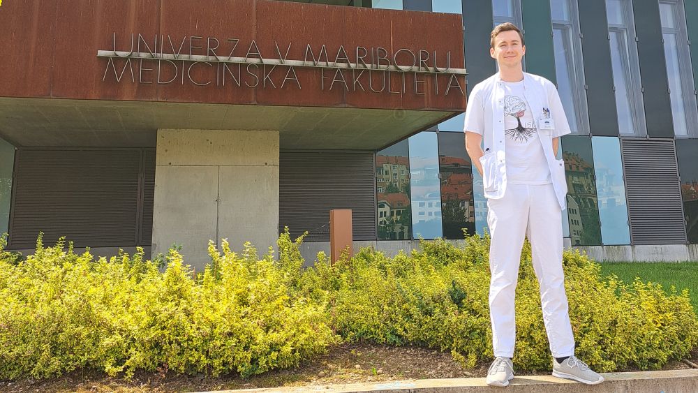 DruzinaSi's tweet photo. [POGOVOR 💬] Pogled za slovensko zdravstvo skozi oči diplomanta medicinske fakultete 🎓, ki se je odločil za specializacijo iz družinske medicine 🩺: Če bomo mladi odhajali, ne bo sprememb 💪
Več: 👉 https://t.co/6477VbbKyH https://t.co/8QzgI5XRM1