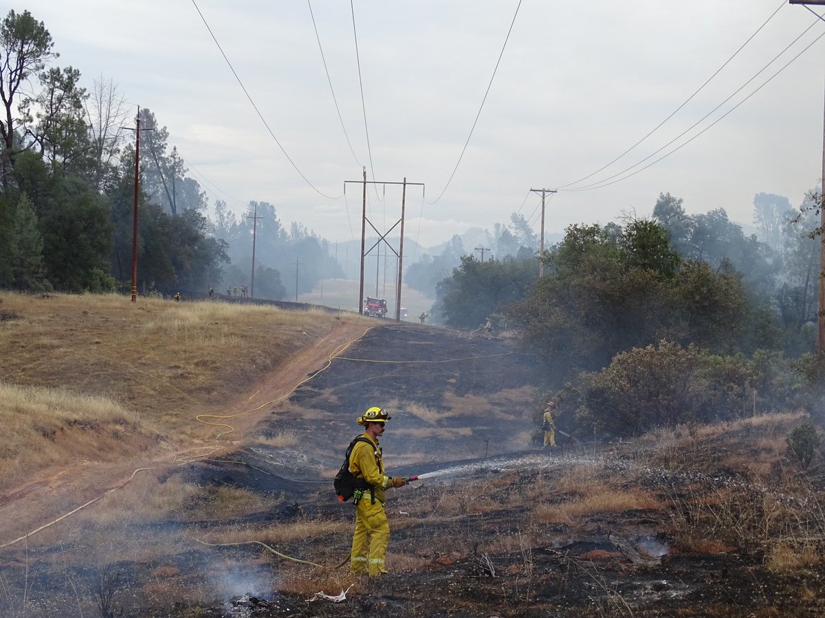 CA_Weather_'s tweet photo. To our new followers, welcome! We are a joint-managed account of wildfire/weather enthusiasts, media members and fire photographers here to provide timely wildfire updates, weather coverage, and on-the-ground reporting from fire photographers @Donovan_J19 and @MichaelWX18. https://t.co/RIS8g4YBIv