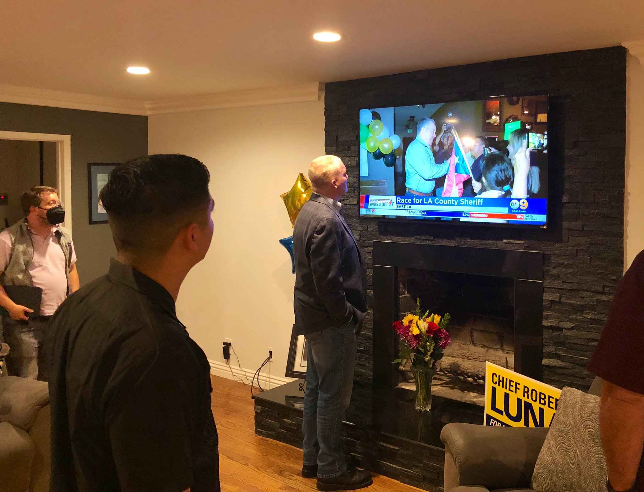 Connor Sheets on Twitter "In Luna’s living room, his son, his campaign