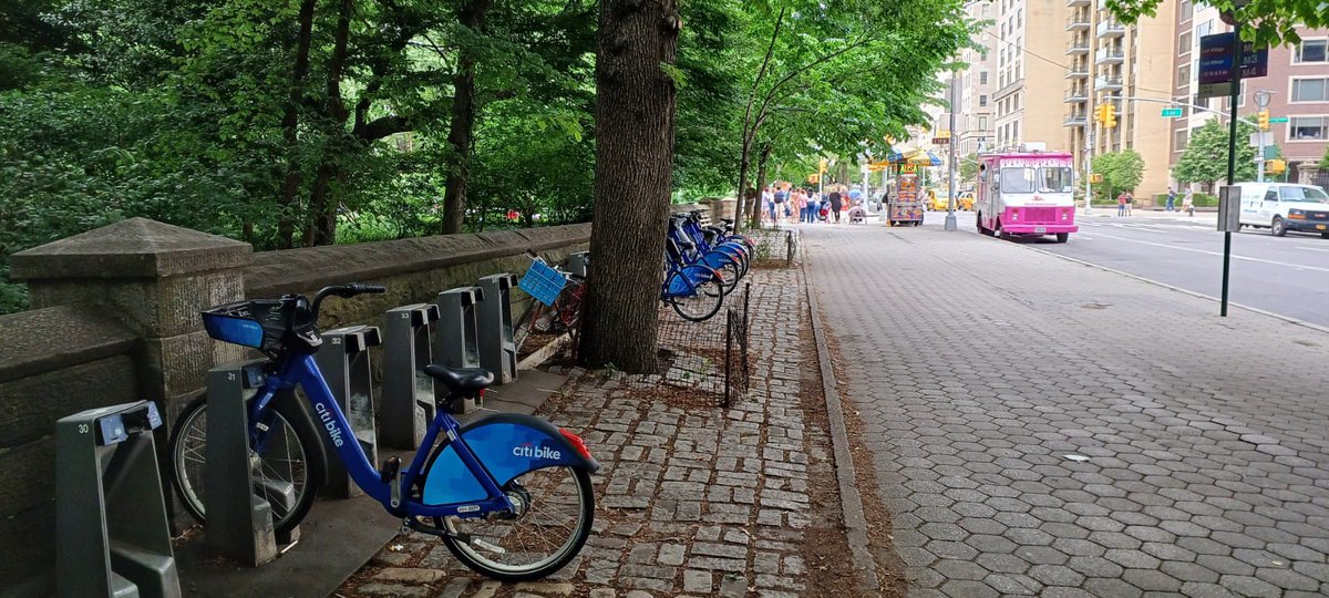 sselvan's tweet photo. My colleague has shared #PublicBicycleSharing pictures from #NY
If #NewYork can have it, why not #Hyderabad?
#FirstLastMileConnectivity
@HUMTA_hmdagov @KTRTRS @arvindkumar_ias @ZC_Khairatabad @zckukatpally @ZC_SLP @ZC_Secunderabad @ZC_LBNagar @CommissionrGHMC @GadwalvijayaTRS https://t.co/FYFCblQZha