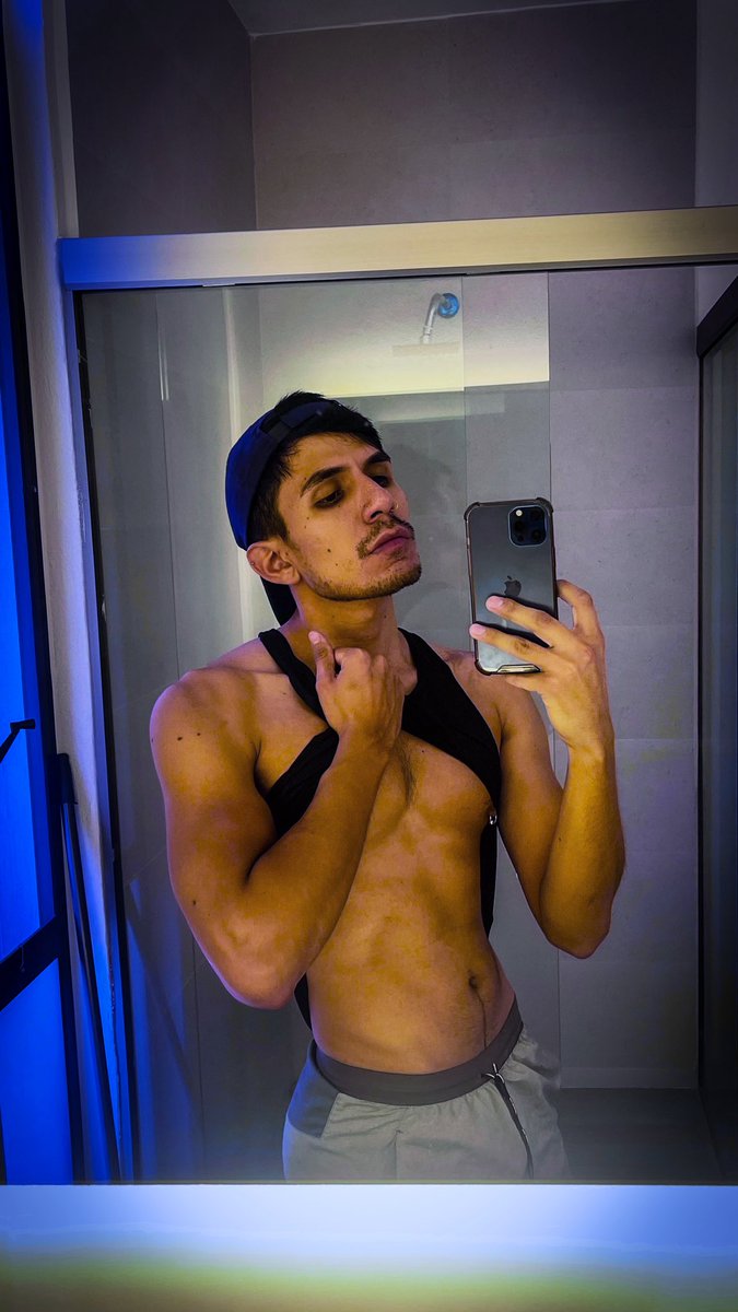 Genarolo27's tweet photo. Ya aprendí a disfrutar el proceso, pero si va lento este desmadre 💪 🏋️ 😍😍😍 https://t.co/612L3x88uB