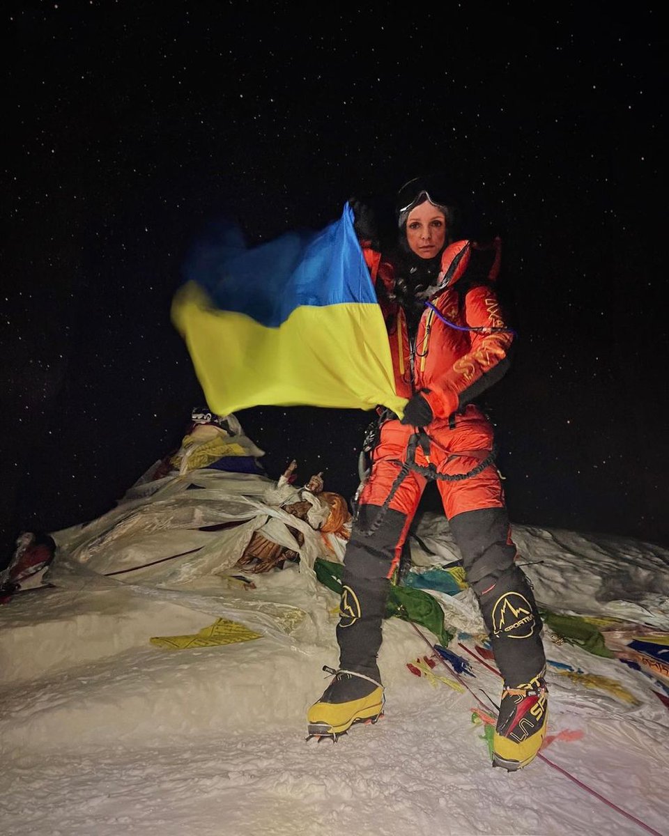 nexta_tv's tweet photo. The #Ukrainian flag was hoisted on #Everest at an altitude of 8848 meters.

📰https://t.co/TIaf3CXELK https://t.co/4jIY0qeoUC
