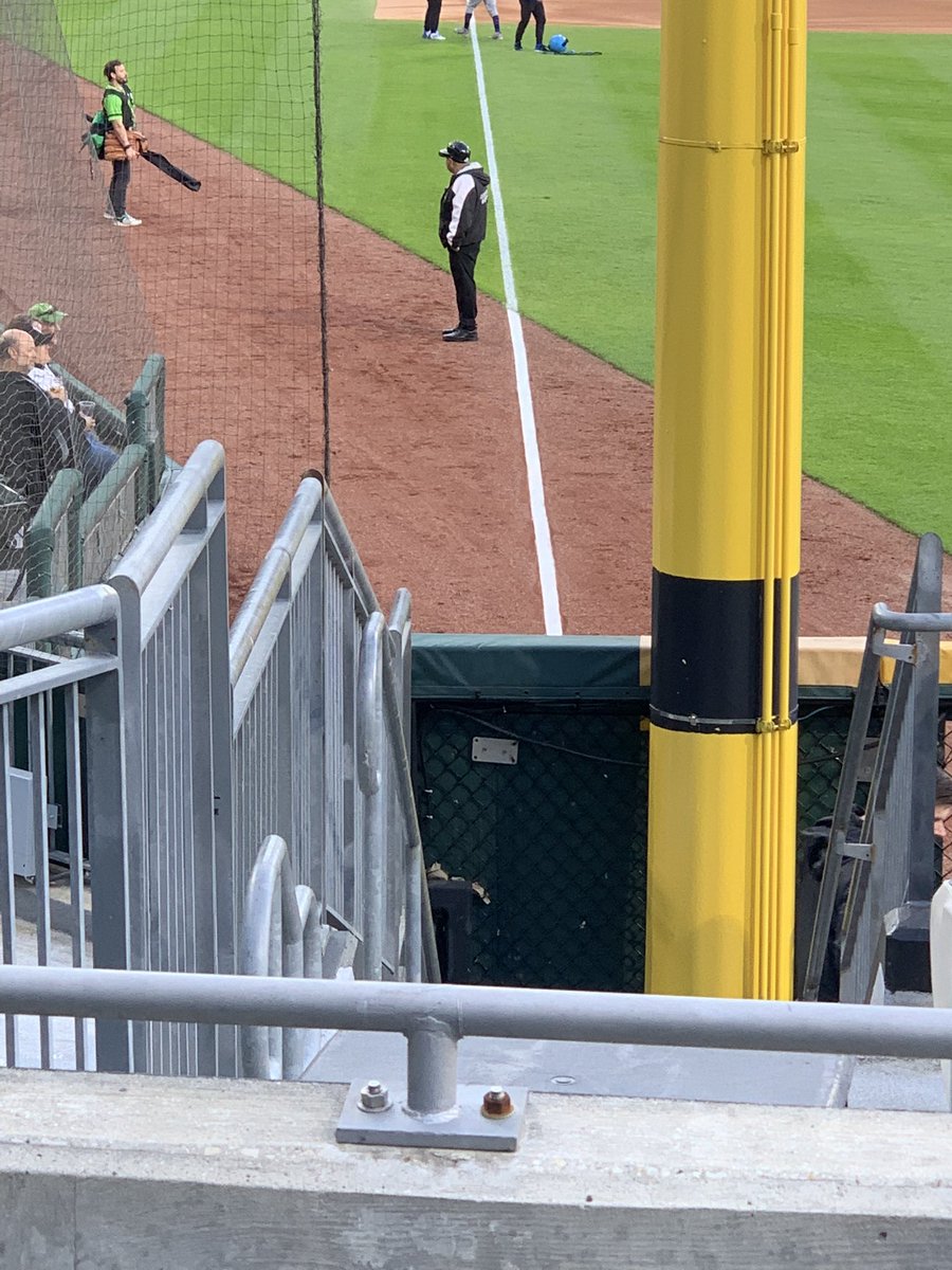 usanachris's tweet photo. @BrewHandLuke And he wanted no part of a conversation about the gate being zip tied shut and no shortcut to the Craft Beer concession area. #NoIntel https://t.co/vvpTCBlIJm