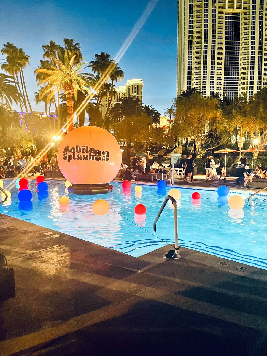 AppLovin's tweet photo. Mobile Splash ‘22 with @adjustcom & @SensorTower is still happening. 🌴
You can still join us at the Splash pool. #MAU2022 #mauvegas2022 #SplashPool https://t.co/Fafxu80j5R